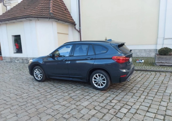 BMW X1 cena 77500 przebieg: 84000, rok produkcji 2017 z Wschowa małe 667